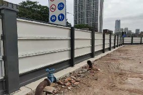 旭東圍擋廠家-彩鋼圍擋板有什么優(yōu)勢？