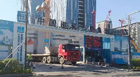 圍擋廠家、建筑施工圍擋圍深圳新材料產(chǎn)業(yè)大廈項(xiàng)目提供安全保障